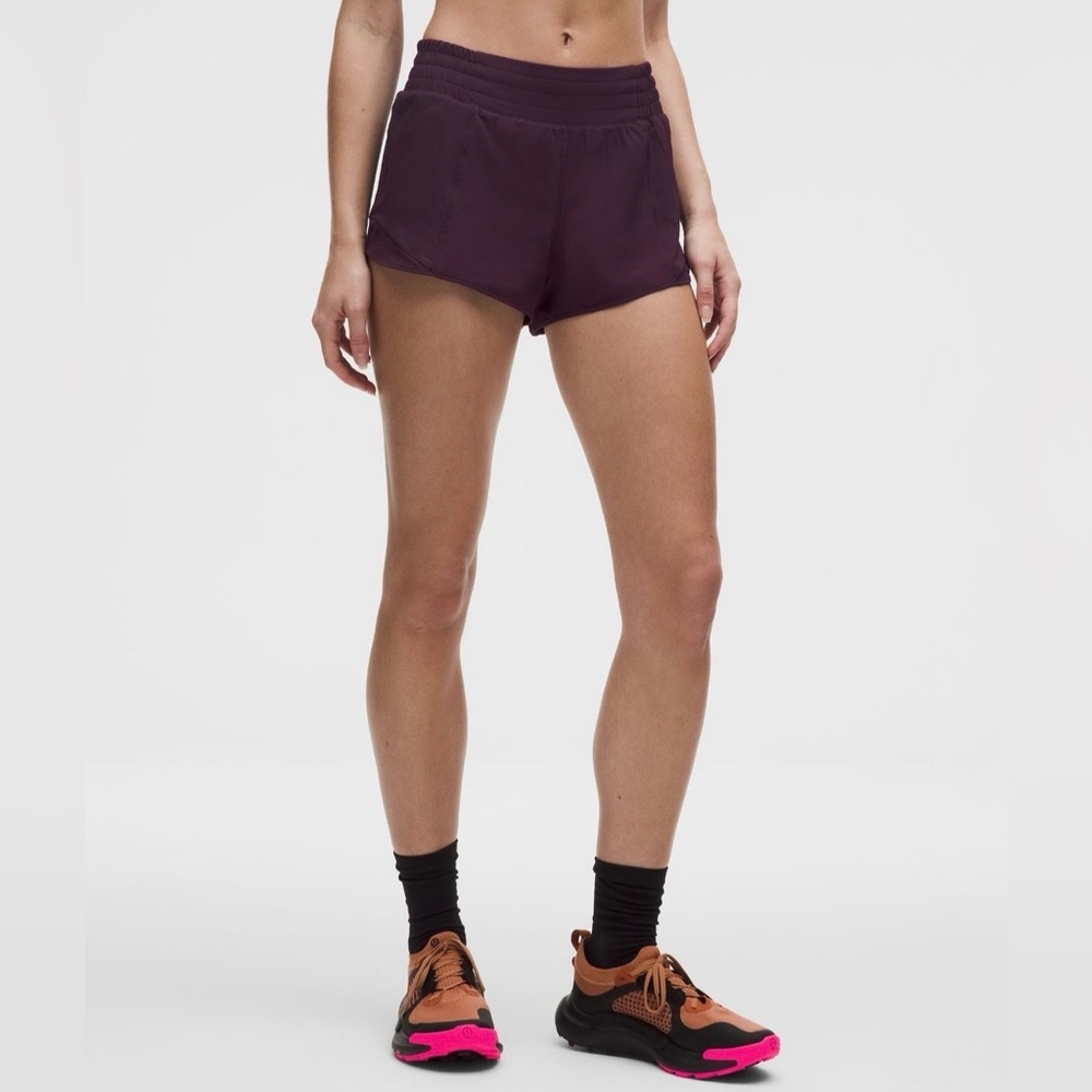 NWT Lululemon hotty hot shorts in black plum 2.5” size 14